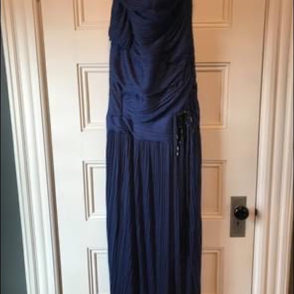 Halston Heritage sleeveless gown - Picture 2 of 3